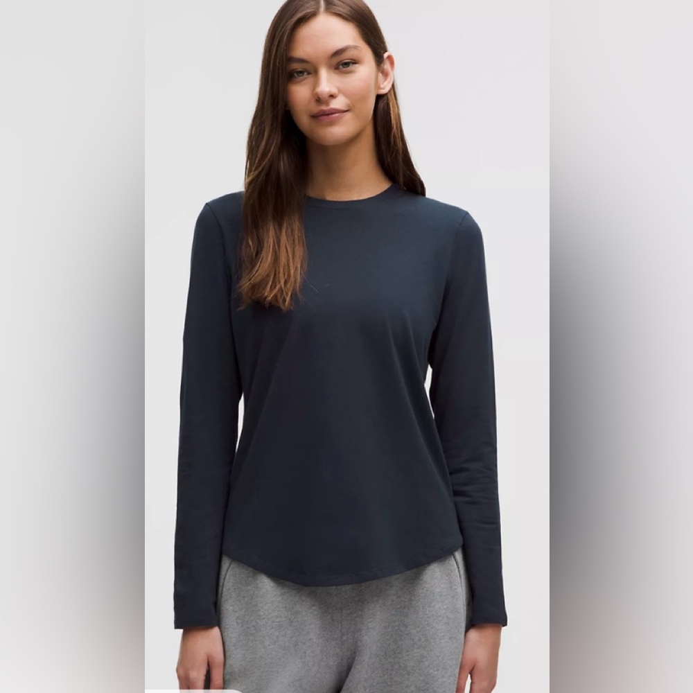 Lululemon Love Crew Long Sleeve Tee Shirt, size 4, like new, navy blue